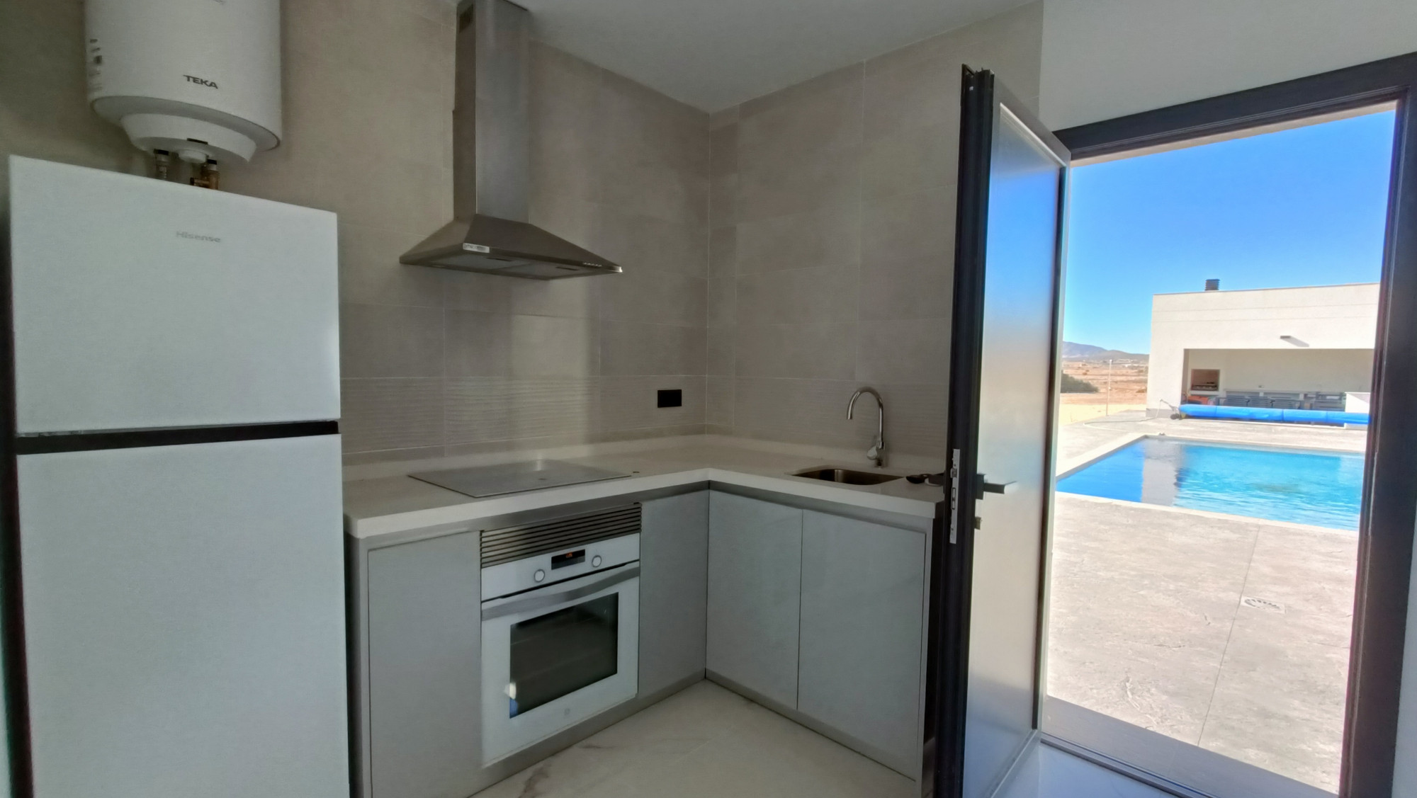 o_1hg8ml2191fj31qkps0d143t1qisb6