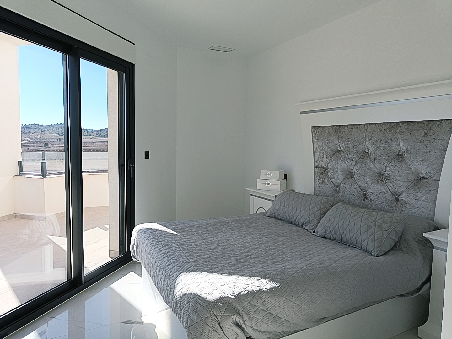 o_1hg8ml219pd61hjr7jnct9cqaan