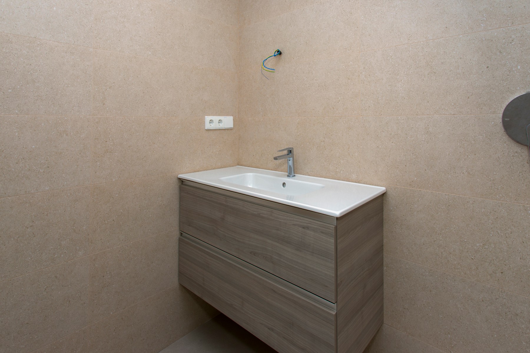 o_1iq84m01po9b1ejh1956j891suj2q