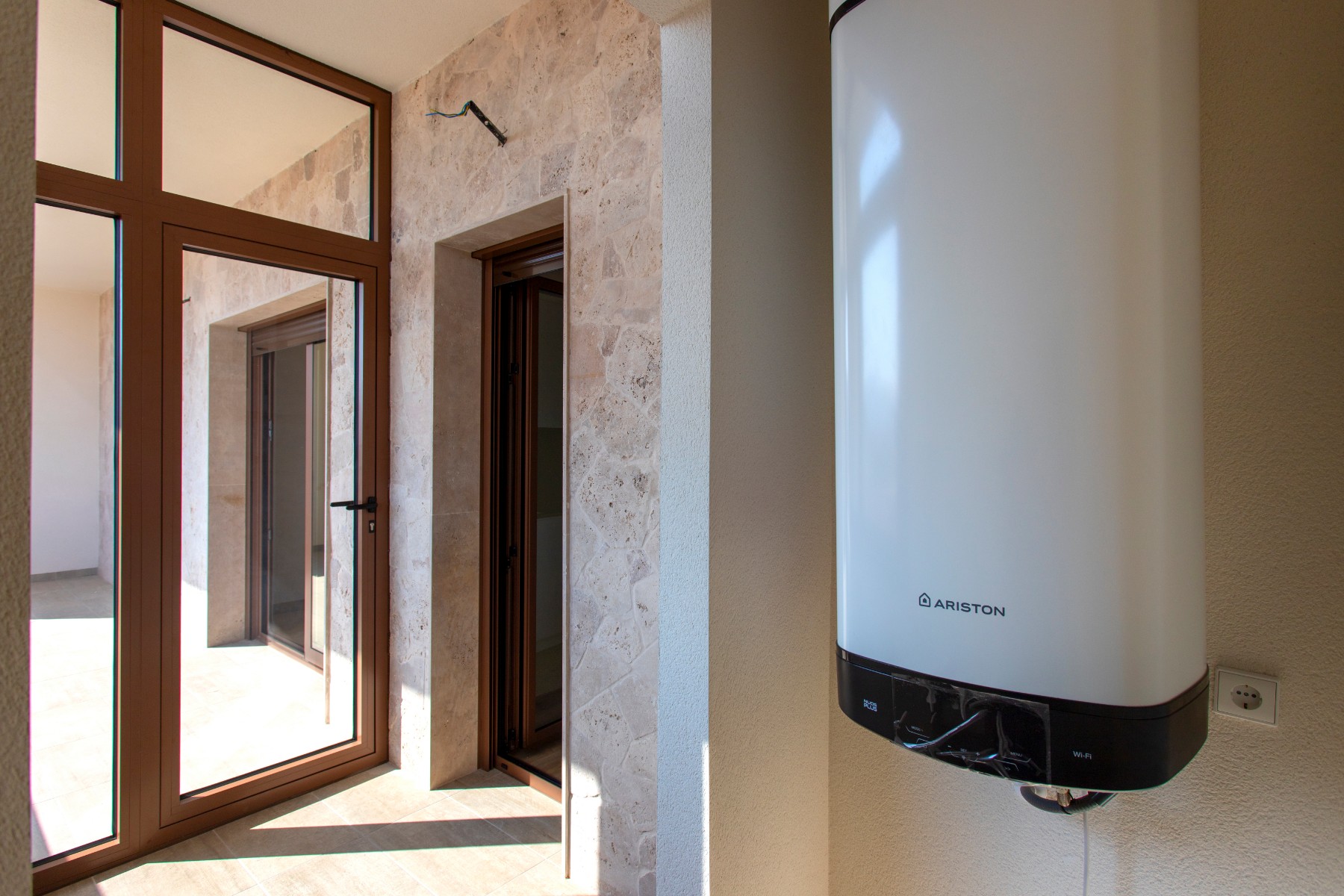 o_1iq84m01q1i2110hh1pv31u31agc3m