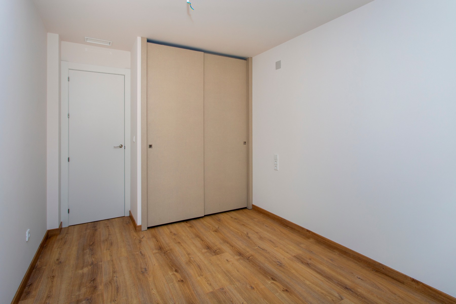 o_1iq84m01qmki9hbdemb1k8hi3k