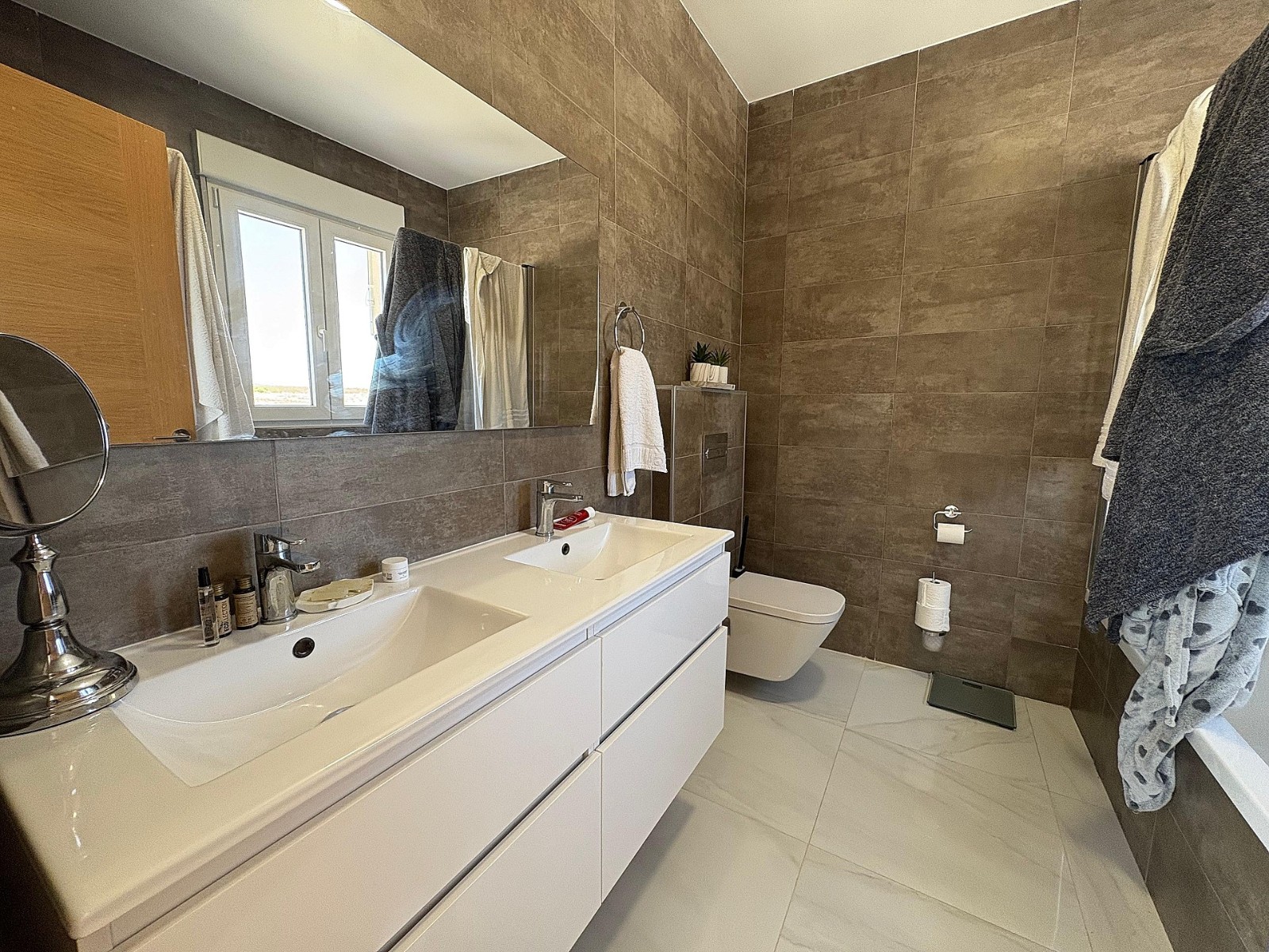 o_1jfgm201v2da1d1l1m3j17jf4bc26