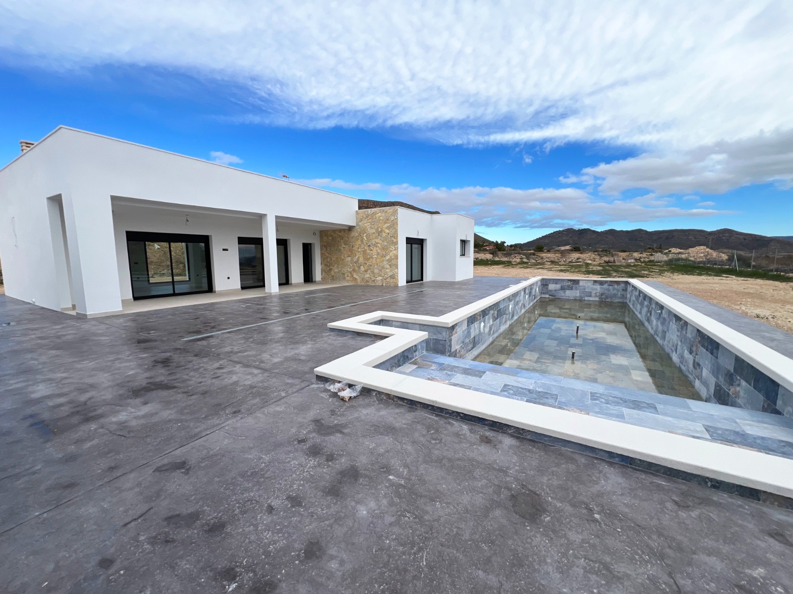 o_1jg5bfj3t7pv1buk1uqcq401bj02n