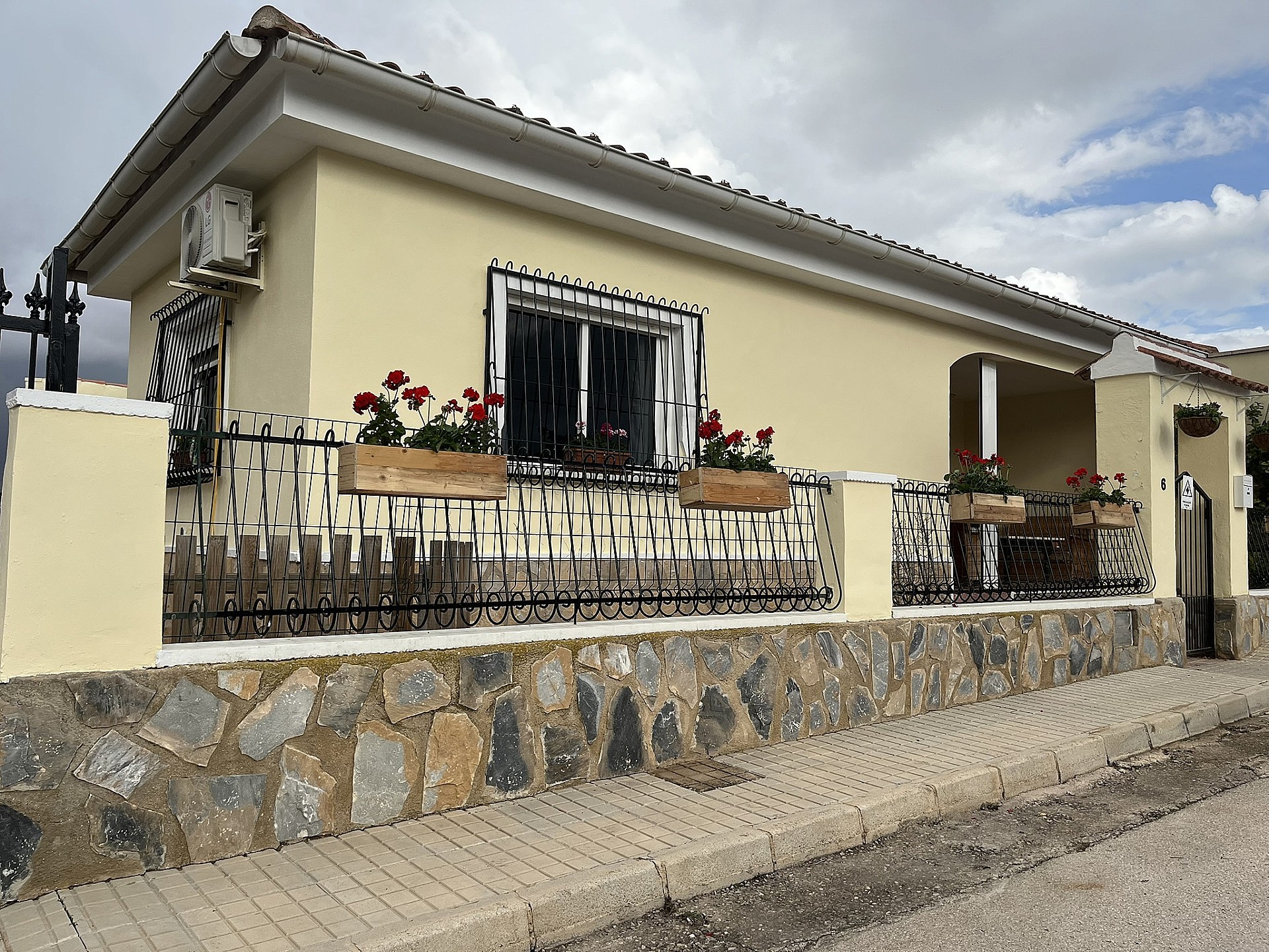 w_qyu4cobpmr7r3jsw3q5p