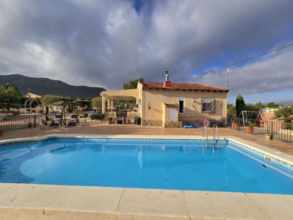 Villa in Sax (Alicante)