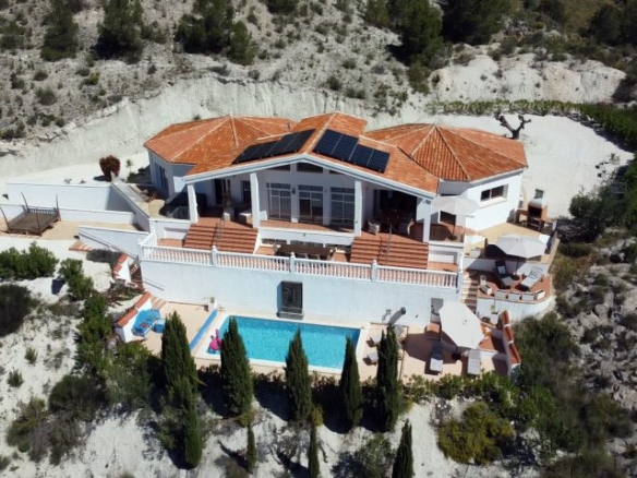 Villa in Petrer (Alicante)